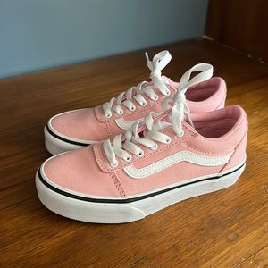 New girls pink vans